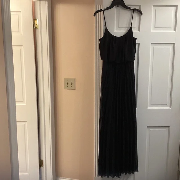 bisou bisou long dress Bisou Bisou Black formal with adjustable straps size 4